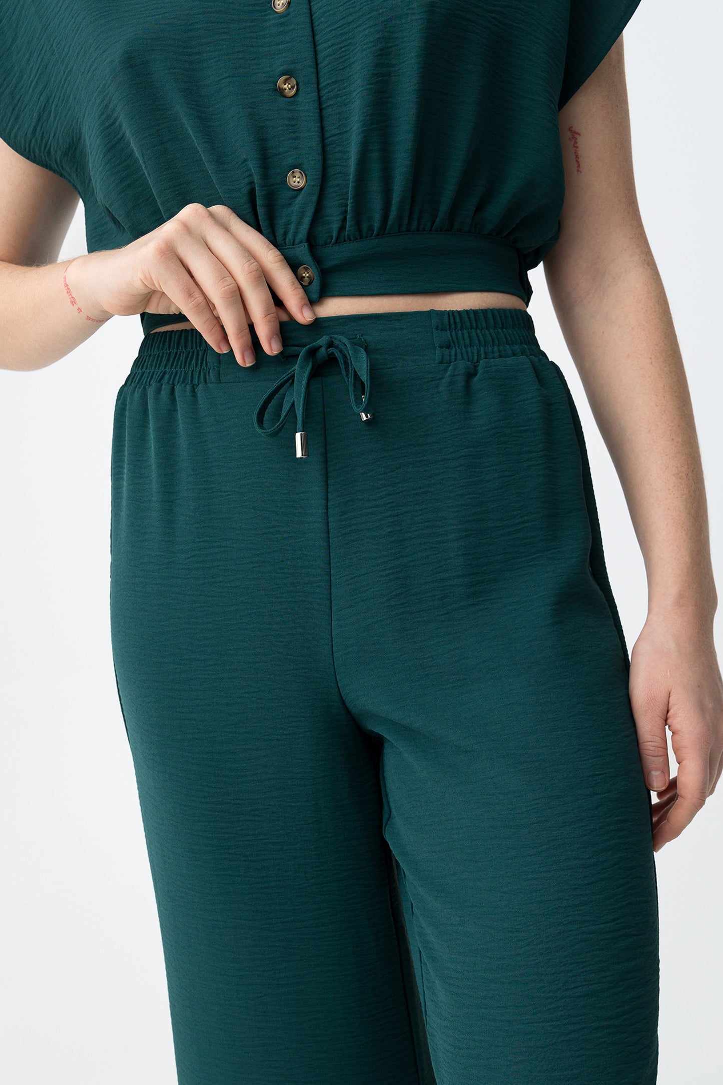 Conjunto Camisa verde de manga corta y pantalón culotte