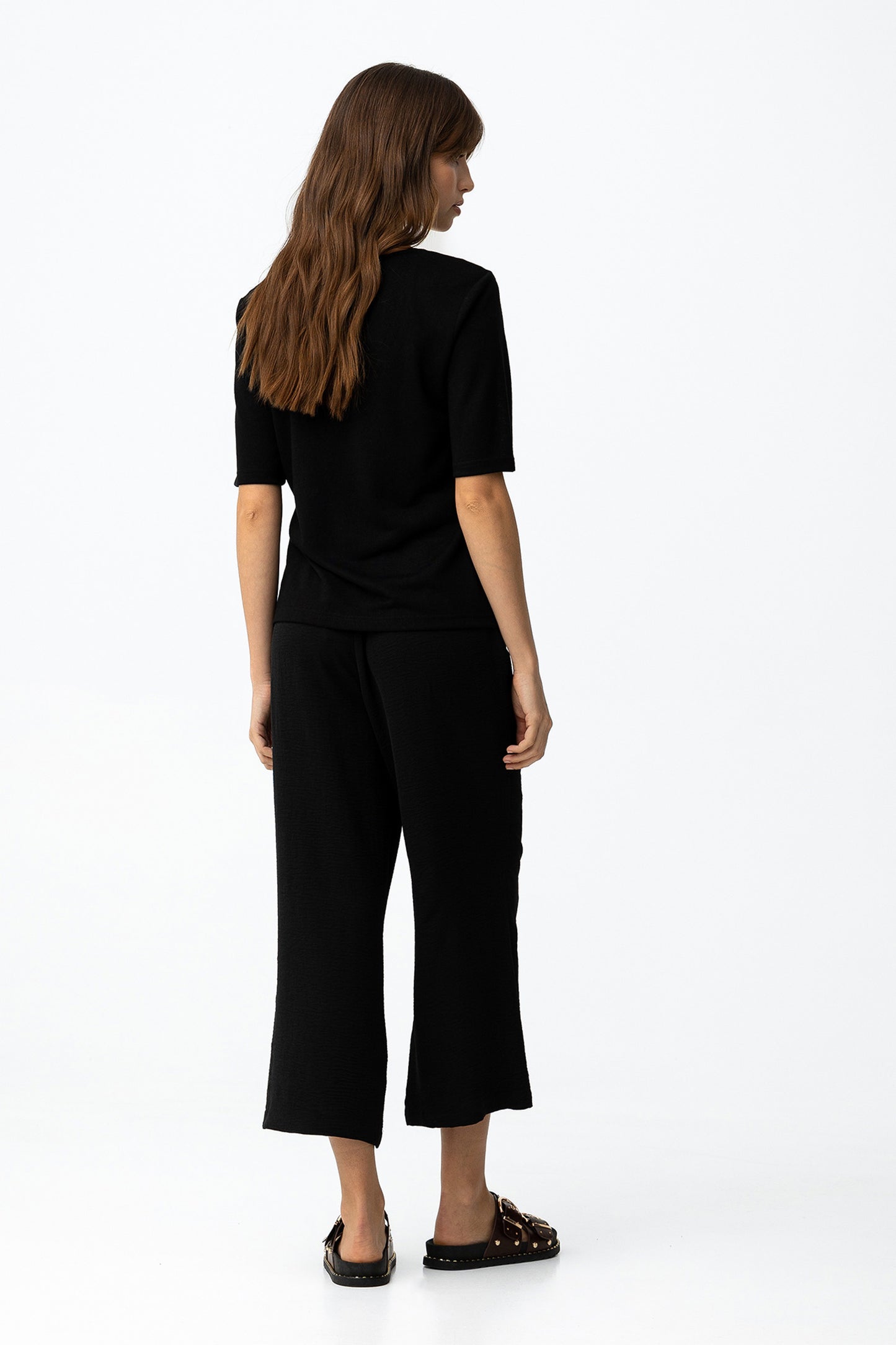 Pantalón cropped negro sporty