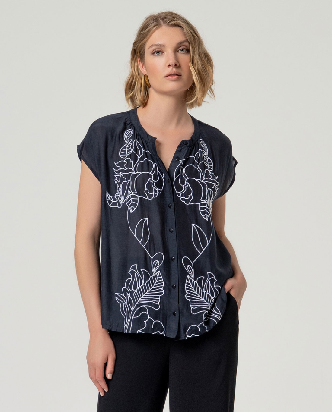 Camisa bordada recta cupro modal Negro