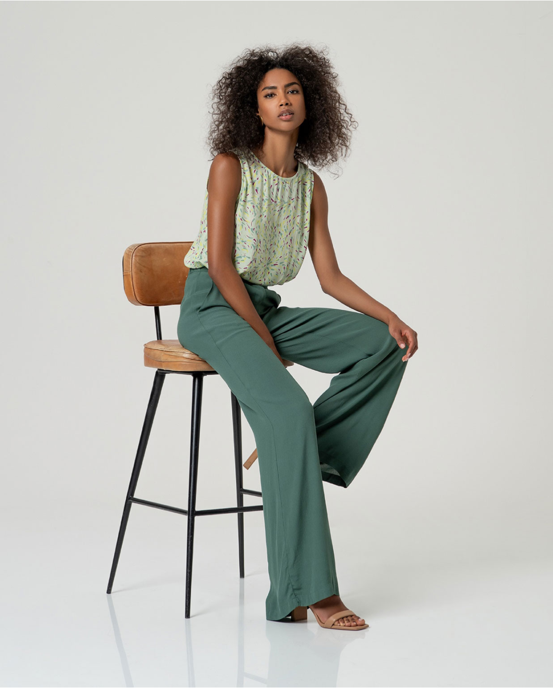 Pantalón EcoVero tiro medio recto Verde Botella