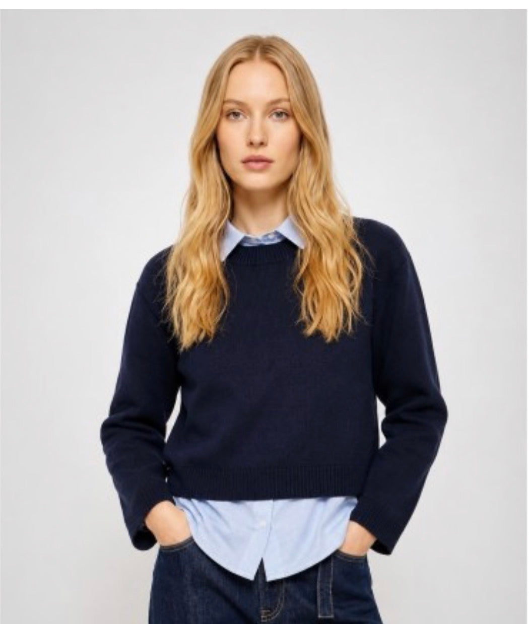 Jersey azul marino con blusa celeste