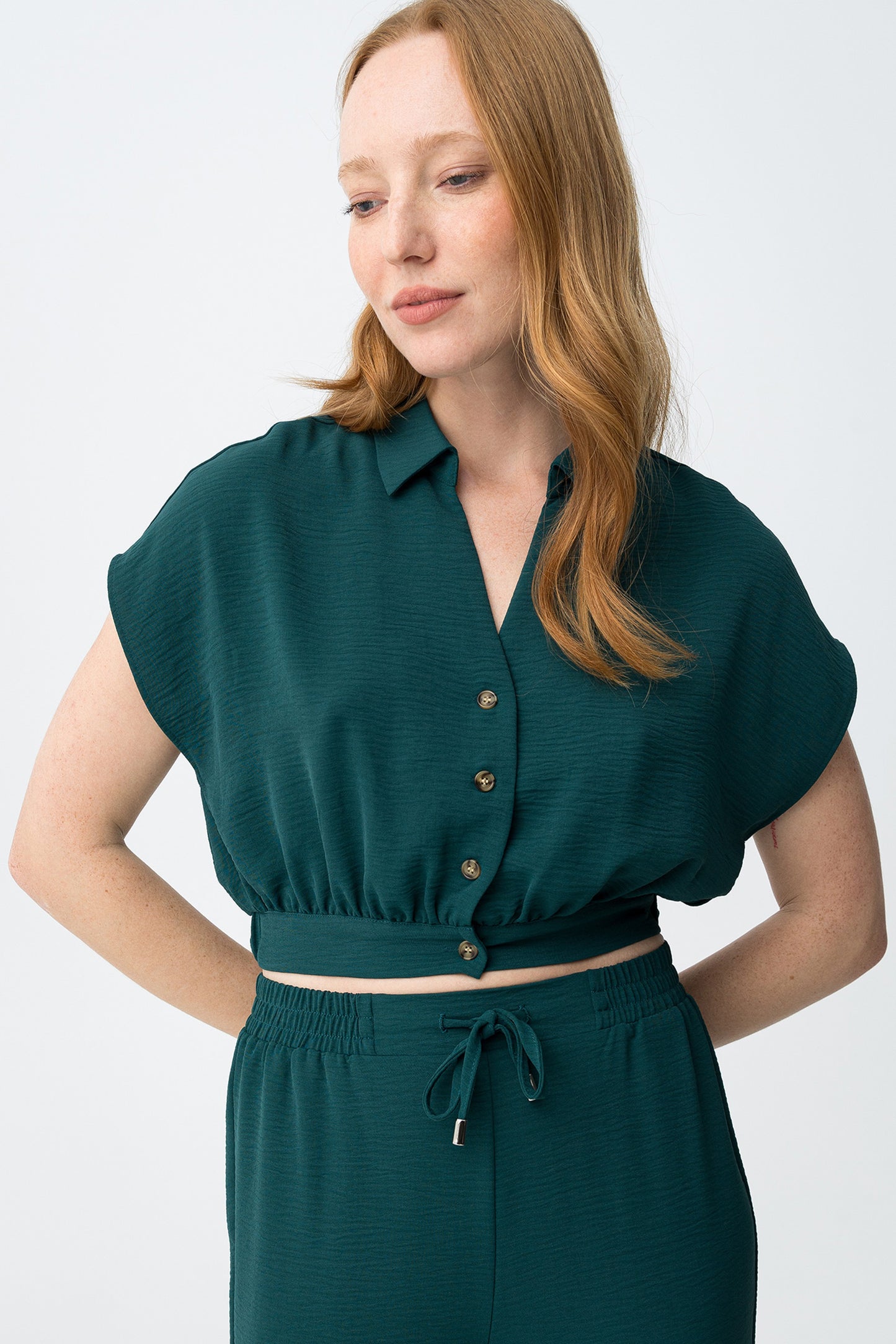 Conjunto Camisa verde de manga corta y pantalón culotte