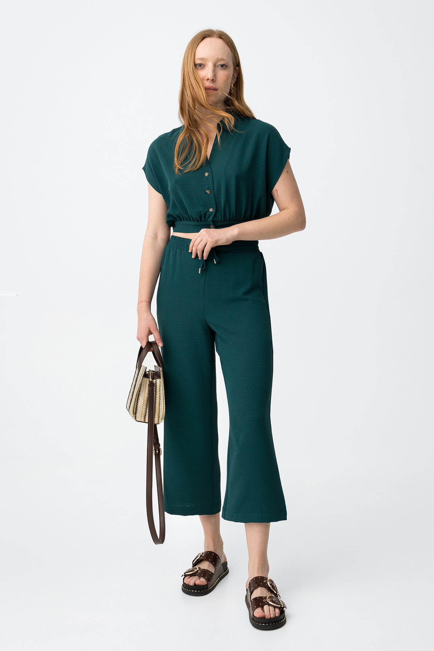 Conjunto Camisa verde de manga corta y pantalón culotte