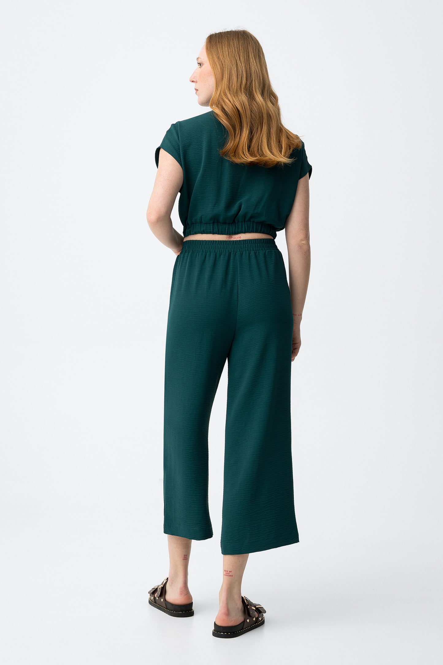 Conjunto Camisa verde de manga corta y pantalón culotte