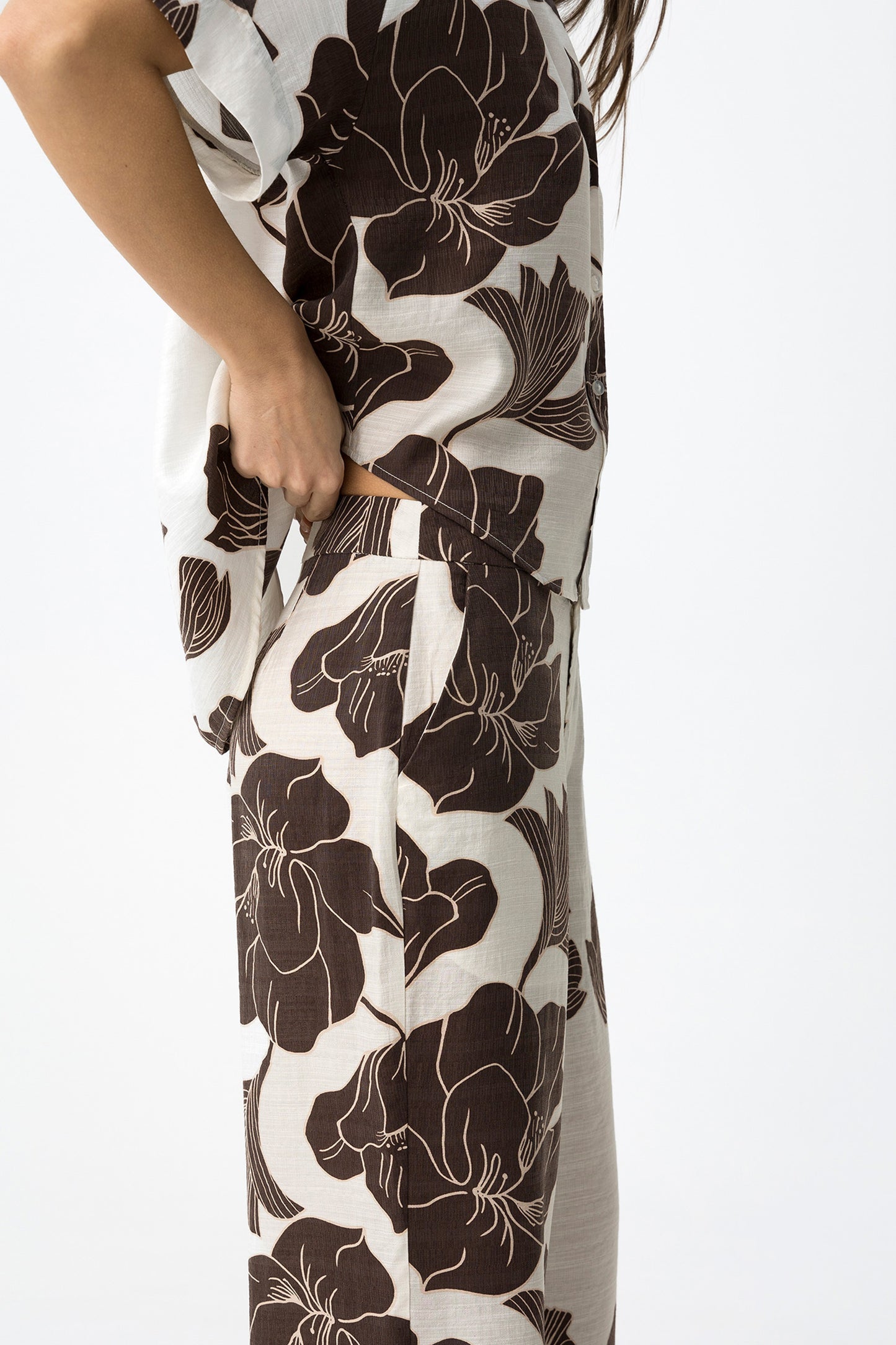 Pantalón ancho floral crudo