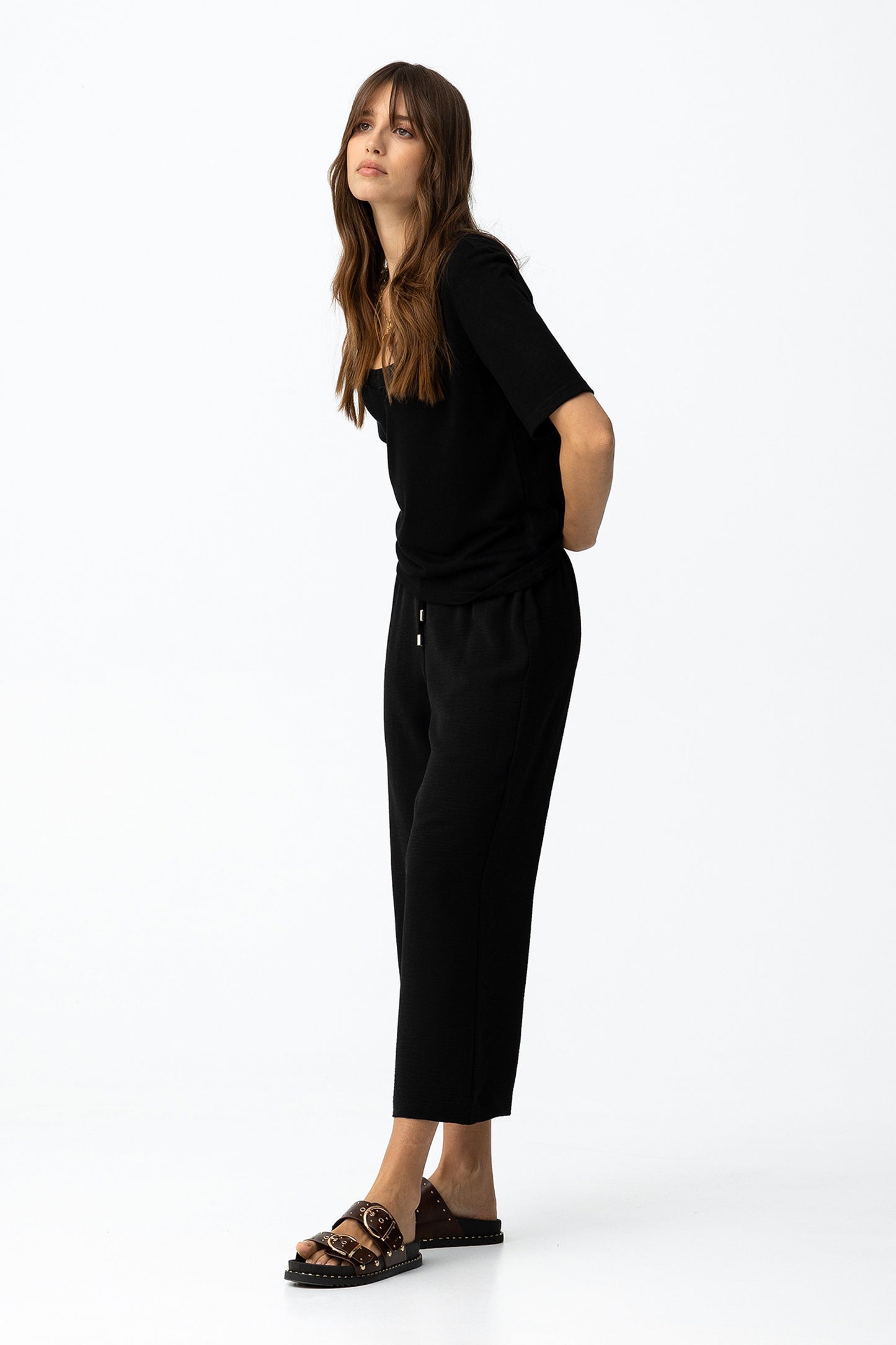 Pantalón cropped negro sporty