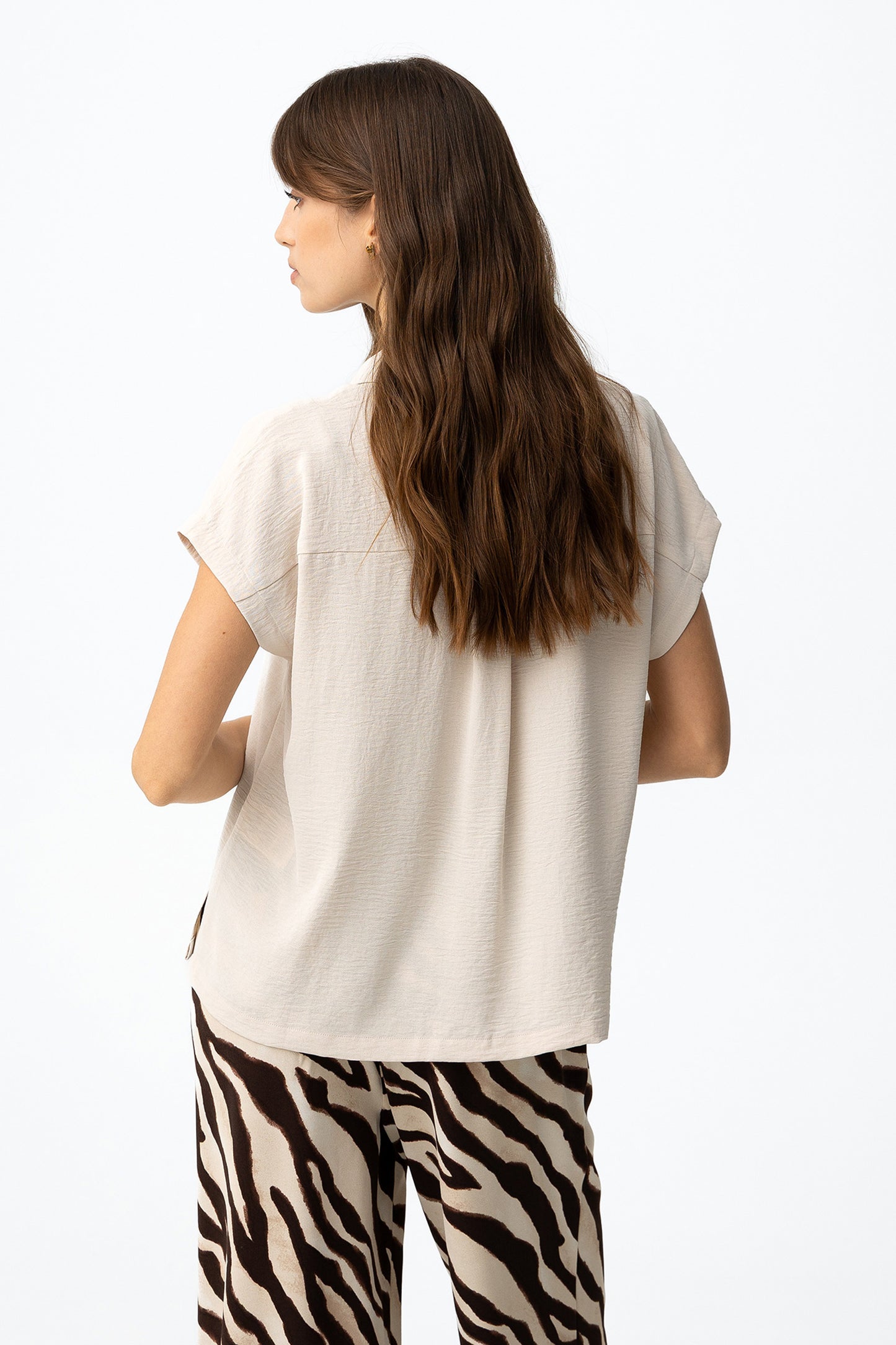Camisa beige manga corta