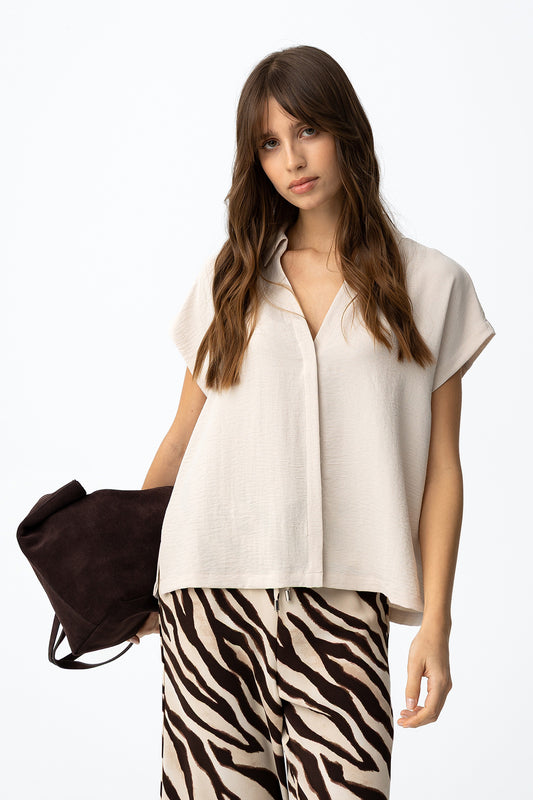 Camisa beige manga corta