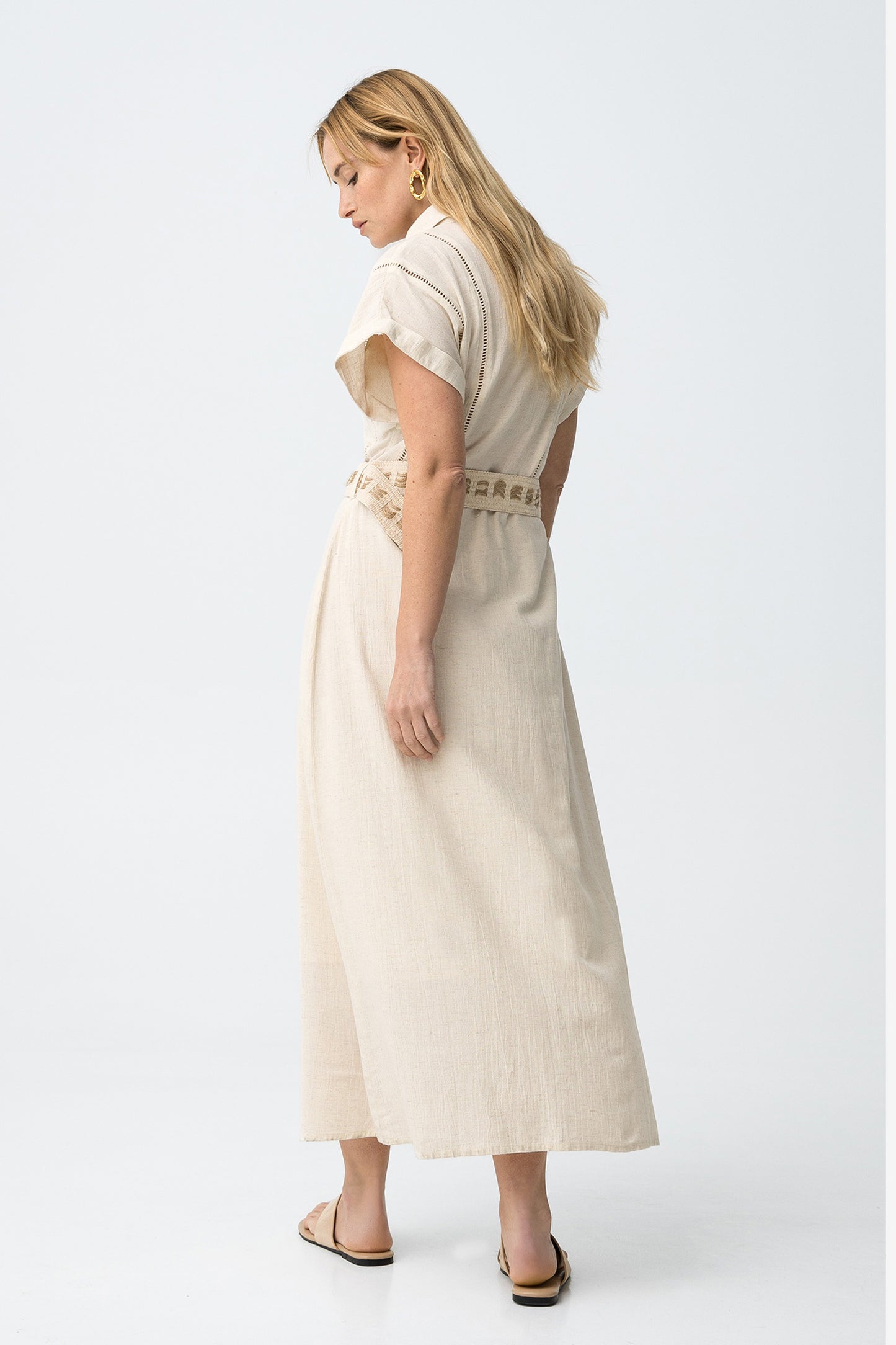 Vestido corto beige botones