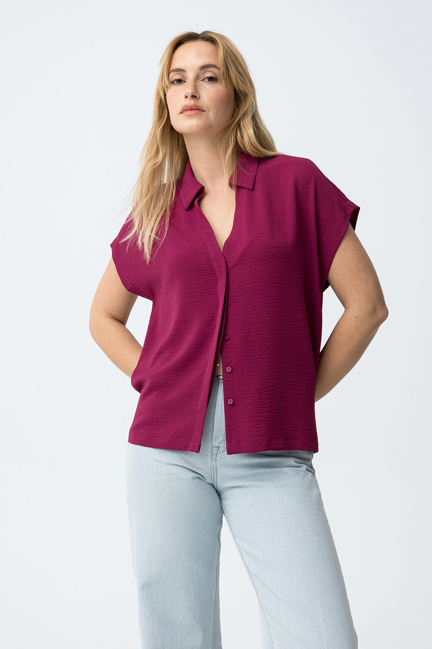Camisa relaxed rosa minimalista