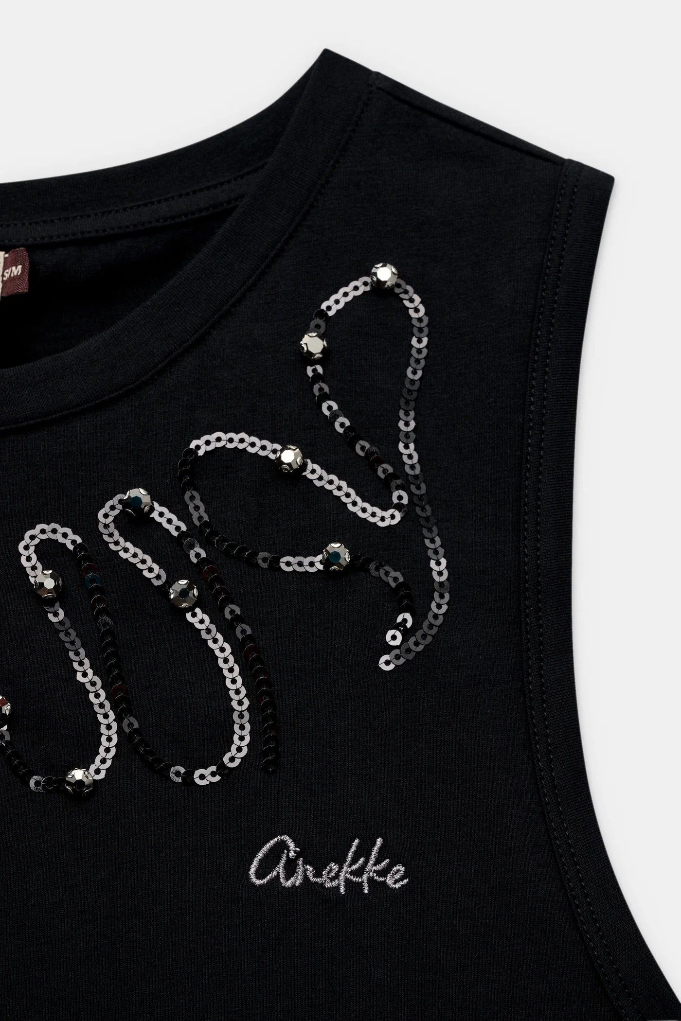 Camiseta negra sin mangas