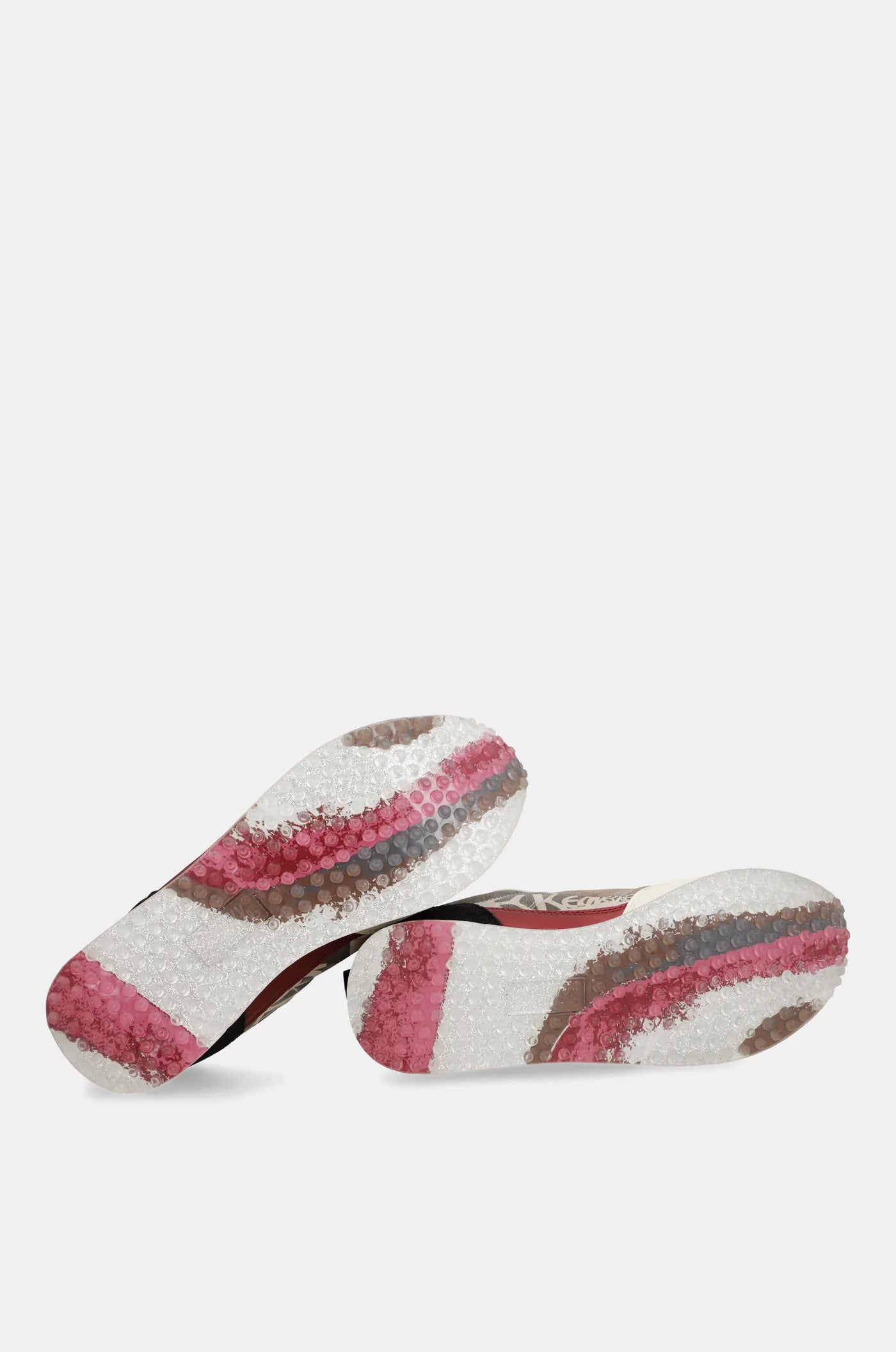 Deportivos rosa y blanco