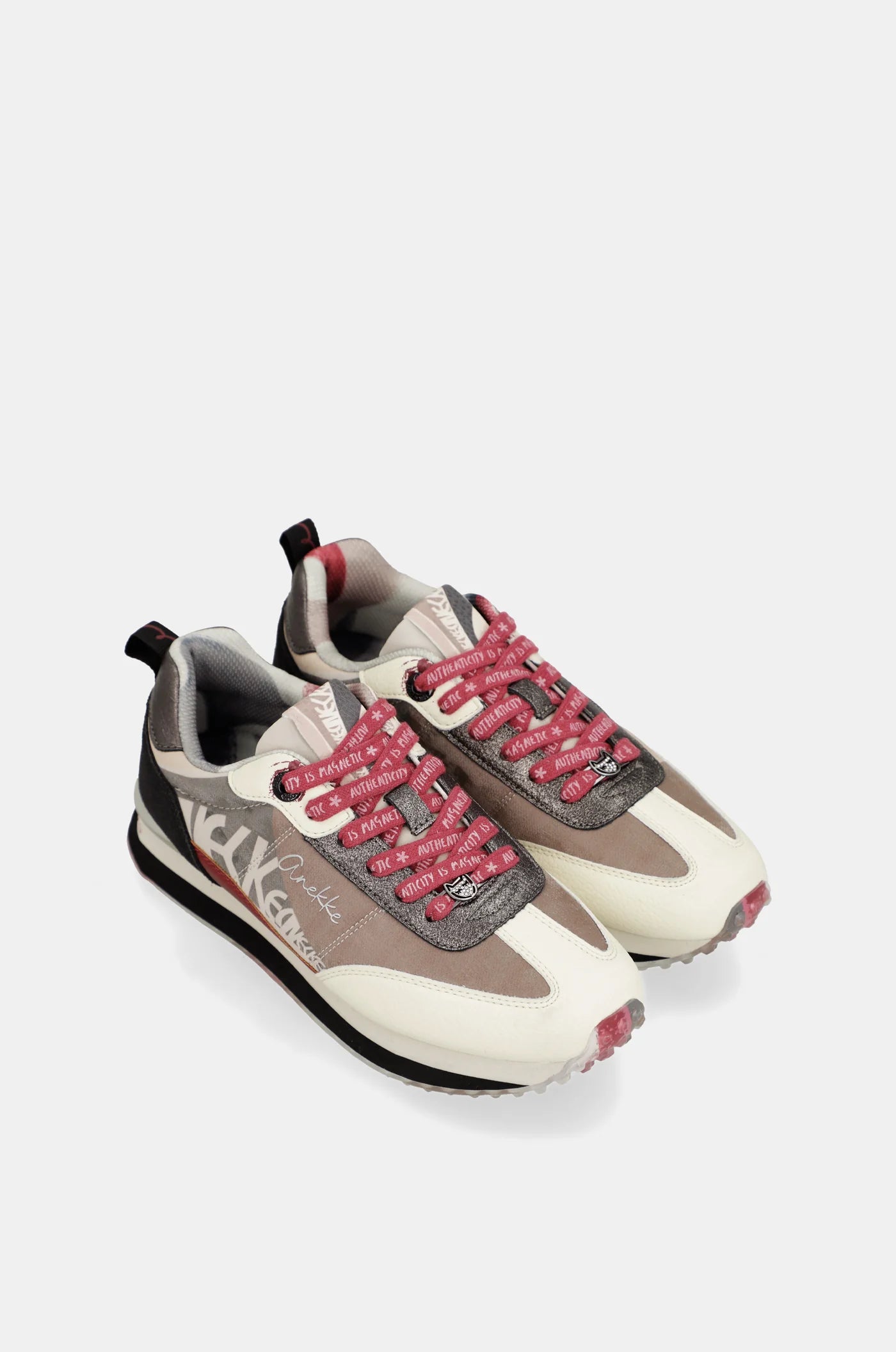 Deportivos rosa y blanco