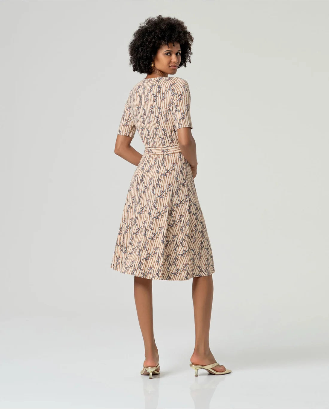 Vestido midi estampado con cinturón