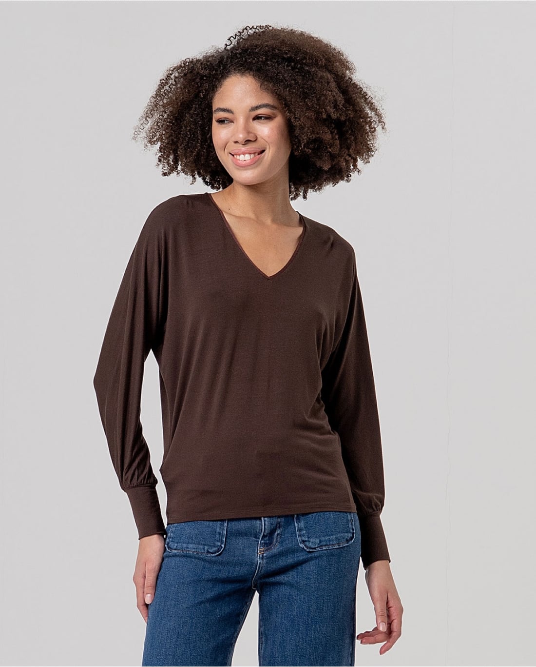 Camiseta de cuello pico de bambú Chocolate