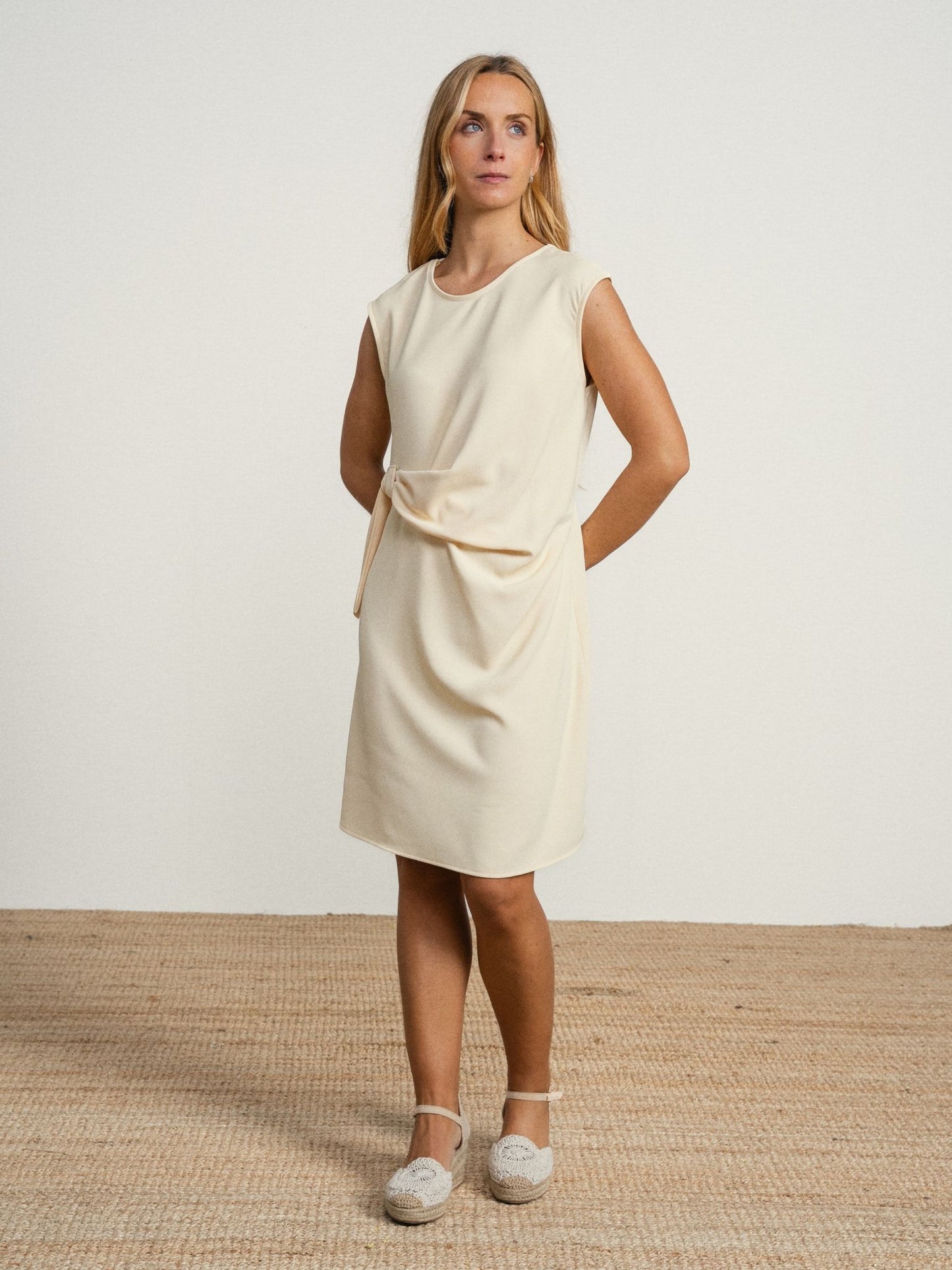 Vestido midi cintura marcada