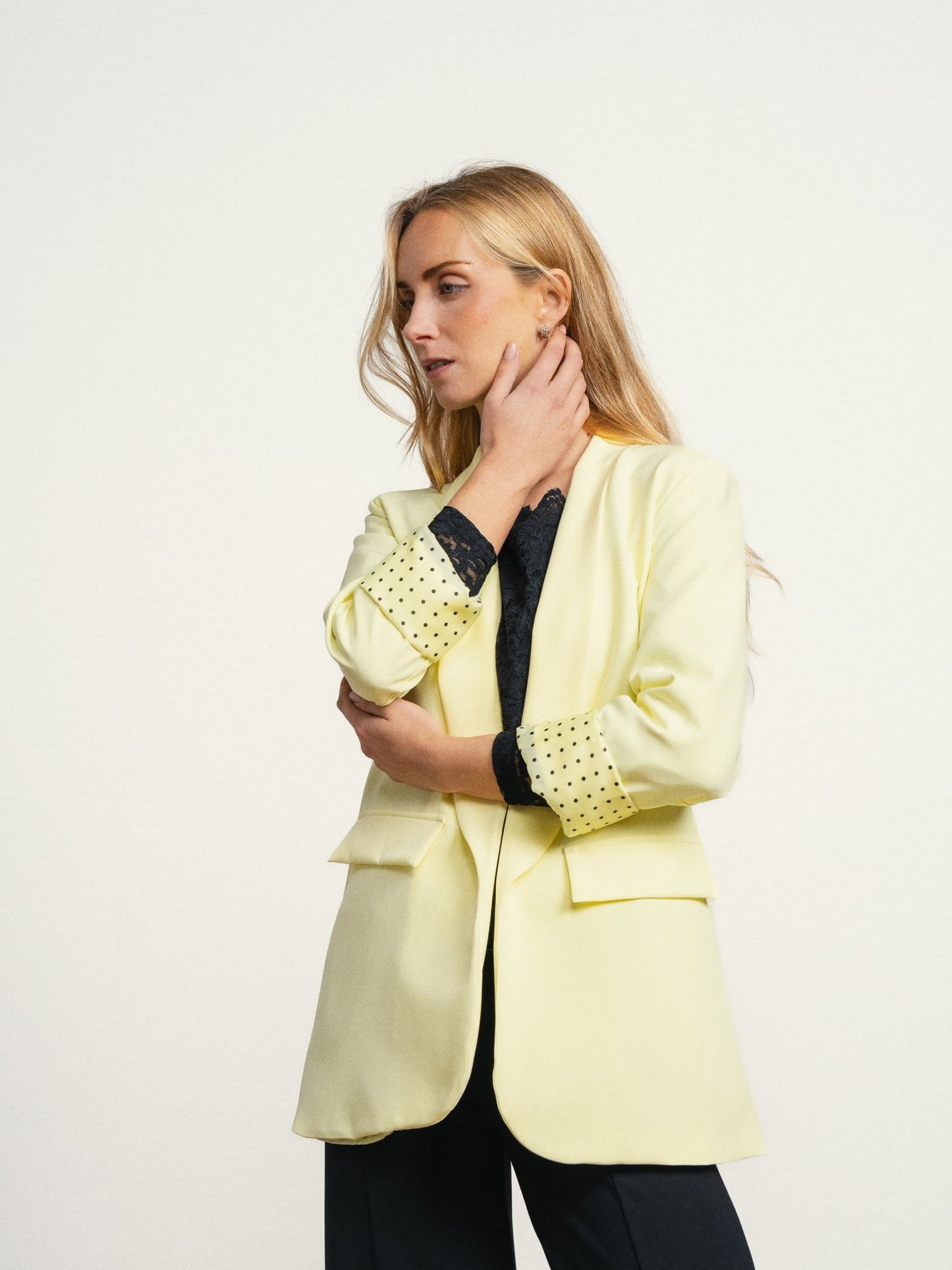 Blazer Amarilla Puños Lunares